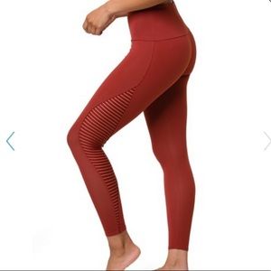 NWT Onzie Shape Midi Warm Pinecone SM